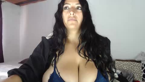 Lau   online show from January 2025 09:18:01 PM