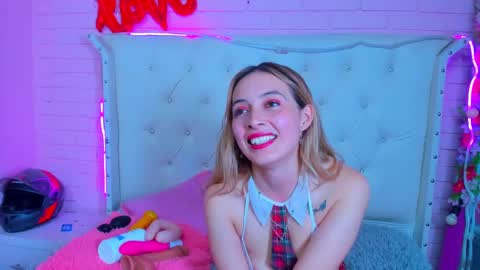 Snapshot of melissa_walker_ chatting on March 2025 01:04:02 AM Meli online show from March 2025 01:04:02 AM