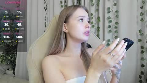 Snapshot of mell_milles chatting on October 2025 01:56:01 PM mell milles online show from October 2025 01:56:01 PM