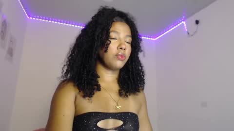 Snapshot of mell_rossi chatting on October 2025 07:49:01 AM mell_rossi online show from October 2025 07:49:01 AM