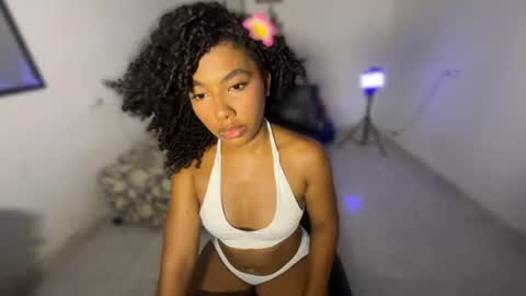 Snapshot of mell_rossi chatting on June 2026 09:17:01 PM mell_rossi online show from June 2026 09:17:01 PM