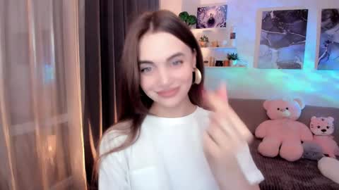 Tessa online show from March 2026 03:23:01 AM