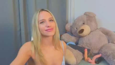 Snapshot of mellisakim chatting on December 2025 10:59:02 PM Mellisa online show from December 2025 10:59:02 PM