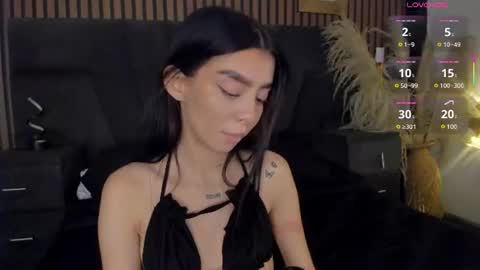 Snapshot of mellove_ chatting on June 2026 04:32:02 AM Mel online show from June 2026 04:32:02 AM