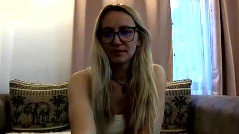 Snapshot of melly_rosey chatting on June 2026 06:14:01 AM Melly online show from June 2026 06:14:01 AM