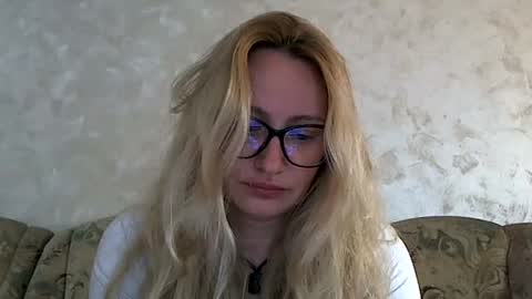 Snapshot of melly_rosey chatting on June 2026 06:49:01 AM Melly online show from June 2026 06:49:01 AM