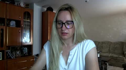 Snapshot of melly_rosey chatting on July 2026 07:43:01 AM Melly online show from July 2026 07:43:01 AM
