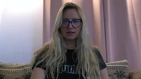 Snapshot of melly_rosey chatting on July 2026 06:07:01 AM Melly online show from July 2026 06:07:01 AM