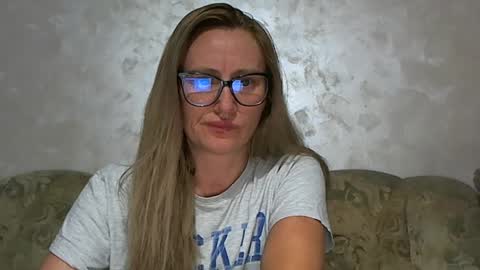 Snapshot of melly_rosey chatting on July 2026 09:50:01 PM Melly online show from July 2026 09:50:01 PM
