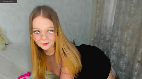 MelMooon online show from January 2025 12:16:02 PM