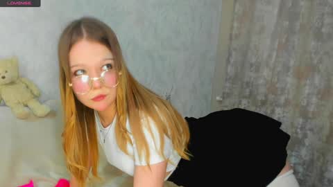 MelMooon online show from February 2025 02:02:01 PM