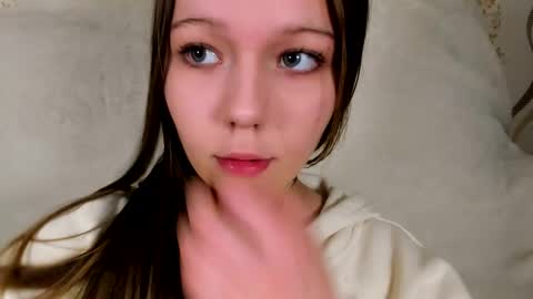 MelMooon online show from February 2026 06:09:01 PM