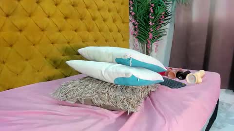 Melody online show from November 2025 10:37:01 PM