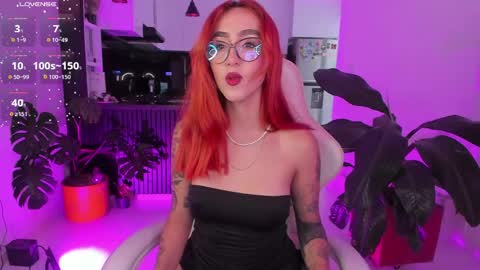 Snapshot of melodie_roy chatting on April 2026 09:49:02 PM Melodie Roy 999 online show from April 2026 09:49:02 PM