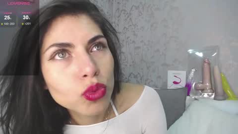 Snapshot of melodiroux_ chatting on January 2025 02:05:01 PM Melodi online show from January 2025 02:05:01 PM