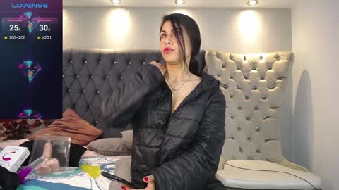 Snapshot of melodiroux_ chatting on January 2025 07:20:01 PM Melodi online show from January 2025 07:20:01 PM