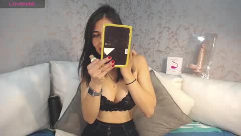 Snapshot of melodiroux_ chatting on February 2025 01:08:02 PM Melodi online show from February 2025 01:08:02 PM