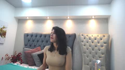 Snapshot of melodiroux_ chatting on February 2025 12:06:02 PM Melodi online show from February 2025 12:06:02 PM