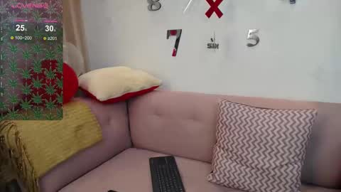 Snapshot of melodiroux_ chatting on February 2025 04:10:02 PM Melodi online show from February 2025 04:10:02 PM