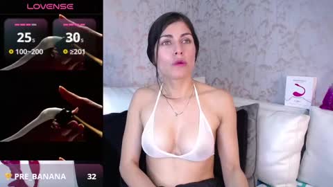 Snapshot of melodiroux_ chatting on February 2025 06:43:02 PM Melodi online show from February 2025 06:43:02 PM