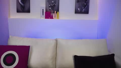 Snapshot of melodiroux_ chatting on September 2025 01:22:01 PM Melodi online show from September 2025 01:22:01 PM