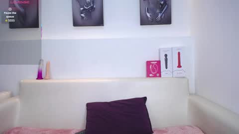 Snapshot of melodiroux_ chatting on November 2025 01:15:01 PM Melodi online show from November 2025 01:15:01 PM