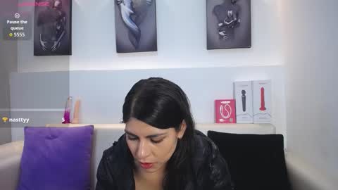 Snapshot of melodiroux_ chatting on January 2026 01:26:02 PM Melodi online show from January 2026 01:26:02 PM