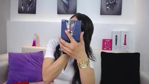 Snapshot of melodiroux_ chatting on January 2026 01:05:01 PM Melodi online show from January 2026 01:05:01 PM