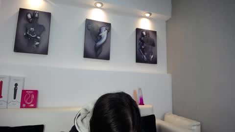 Snapshot of melodiroux_ chatting on February 2026 12:33:01 PM Melodi online show from February 2026 12:33:01 PM