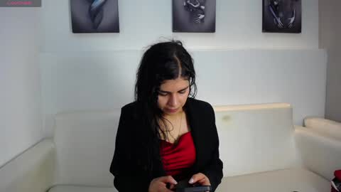 Snapshot of melodiroux_ chatting on April 2026 01:56:01 PM Melodi online show from April 2026 01:56:01 PM