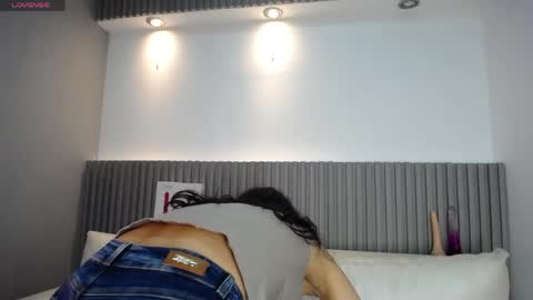 Snapshot of melodiroux_ chatting on April 2026 02:08:02 PM Melodi online show from April 2026 02:08:02 PM