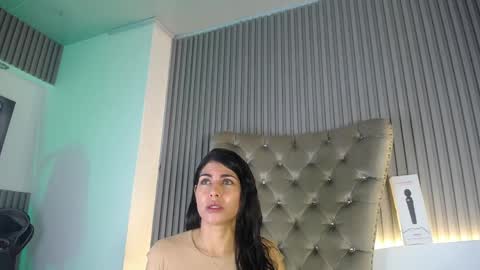 Snapshot of melodiroux_ chatting on May 2026 01:16:01 PM Melodi online show from May 2026 01:16:01 PM