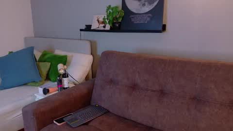 Snapshot of melodycollins__ chatting on April 2026 07:22:01 PM M E L O D Y online show from April 2026 07:22:01 PM