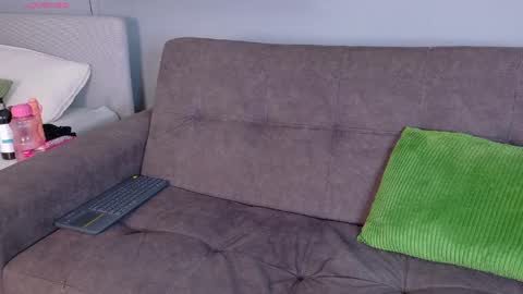 Snapshot of melodycollins__ chatting on April 2026 07:39:01 PM M E L O D Y online show from April 2026 07:39:01 PM