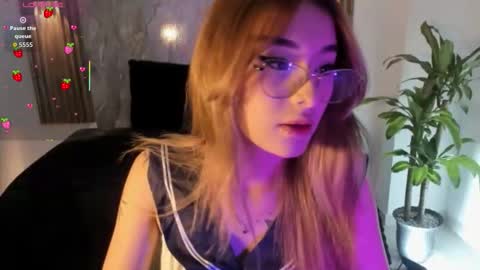 Snapshot of melodylanee chatting on November 2025 11:01:02 AM melodylanee online show from November 2025 11:01:02 AM