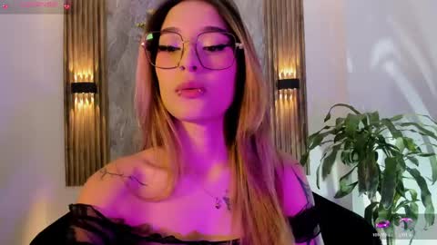 Snapshot of melodylanee chatting on June 2026 11:05:01 AM melodylanee online show from June 2026 11:05:01 AM