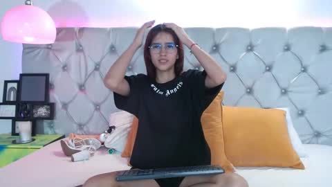 Snapshot of melodymansson chatting on February 2025 08:10:02 PM Luisa Castro online show from February 2025 08:10:02 PM