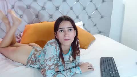 Snapshot of melodymansson chatting on February 2025 05:01:02 PM Luisa Castro online show from February 2025 05:01:02 PM