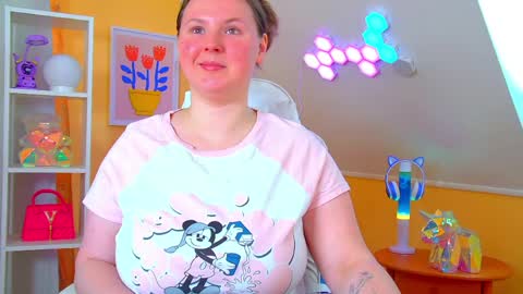 Snapshot of melodymoores chatting on April 2026 06:38:02 AM Melody online show from April 2026 06:38:02 AM