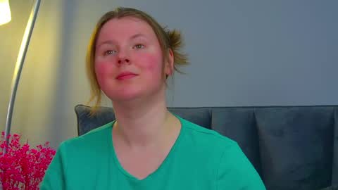 Snapshot of melodymoores chatting on April 2026 07:00:01 AM Melody online show from April 2026 07:00:01 AM