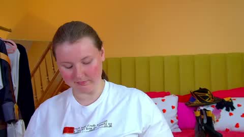 Snapshot of melodymoores chatting on April 2026 07:33:02 AM Melody online show from April 2026 07:33:02 AM