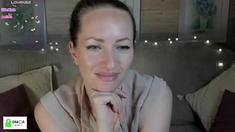 Snapshot of melodyys chatting on October 2025 02:27:02 PM Melody My schedule this week Wednesday Thursday Sunday online show from October 2025 02:27:02 PM