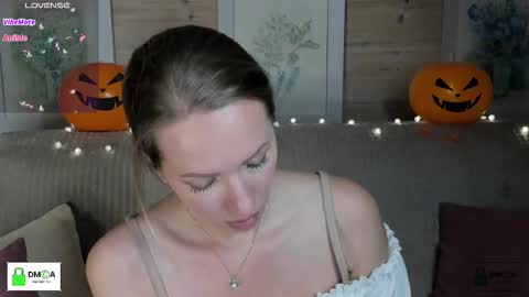 Snapshot of melodyys chatting on October 2025 05:04:01 PM Melody My schedule this week Wednesday Thursday Sunday online show from October 2025 05:04:01 PM
