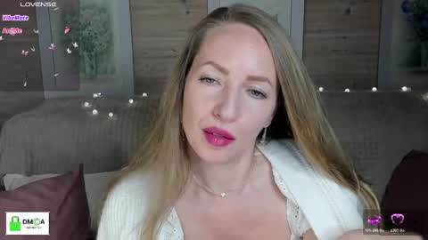 Snapshot of melodyys chatting on November 2025 05:28:02 PM Melody My schedule this week Wednesday Thursday Sunday online show from November 2025 05:28:02 PM