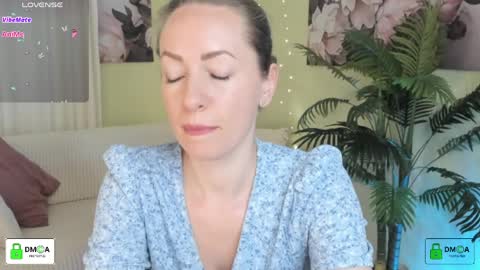 Snapshot of melodyys chatting on April 2026 03:20:02 PM Melody My schedule this week Wednesday Thursday Sunday online show from April 2026 03:20:02 PM