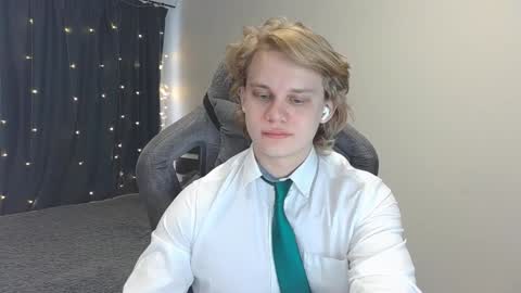 Snapshot of meow_mickey chatting on December 2024 05:07:01 AM Mickey online show from December 2024 05:07:01 AM