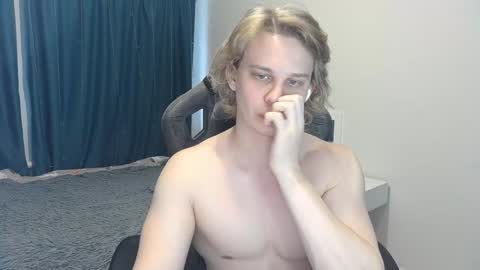 Snapshot of meow_mickey chatting on December 2024 05:15:01 AM Mickey online show from December 2024 05:15:01 AM