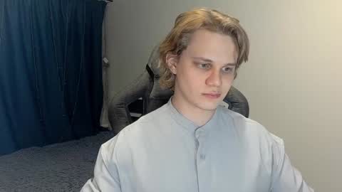 Snapshot of meow_mickey chatting on December 2024 05:40:01 PM Mickey online show from December 2024 05:40:01 PM