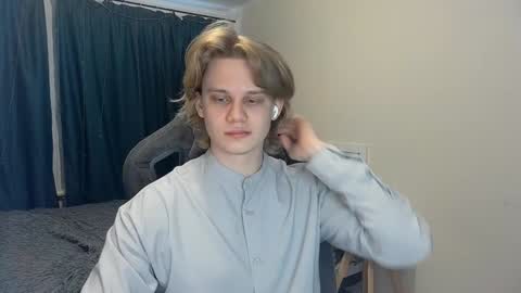 Snapshot of meow_mickey chatting on December 2024 05:03:01 AM Mickey online show from December 2024 05:03:01 AM