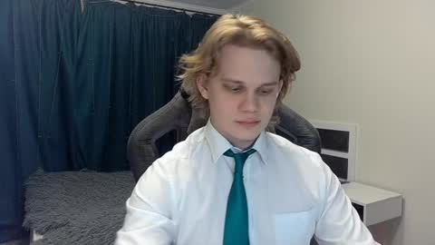 Snapshot of meow_mickey chatting on December 2024 04:28:02 AM Mickey online show from December 2024 04:28:02 AM